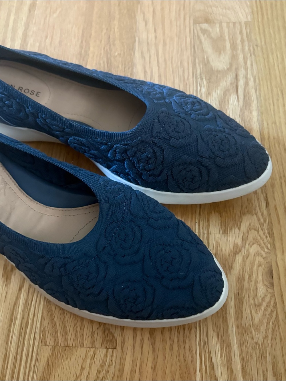 TARYN ROSE Navy Floral Knit Slip-On Flats Daisy Denim Sz 9 Shoes Sneakers - Picture 2 of 7